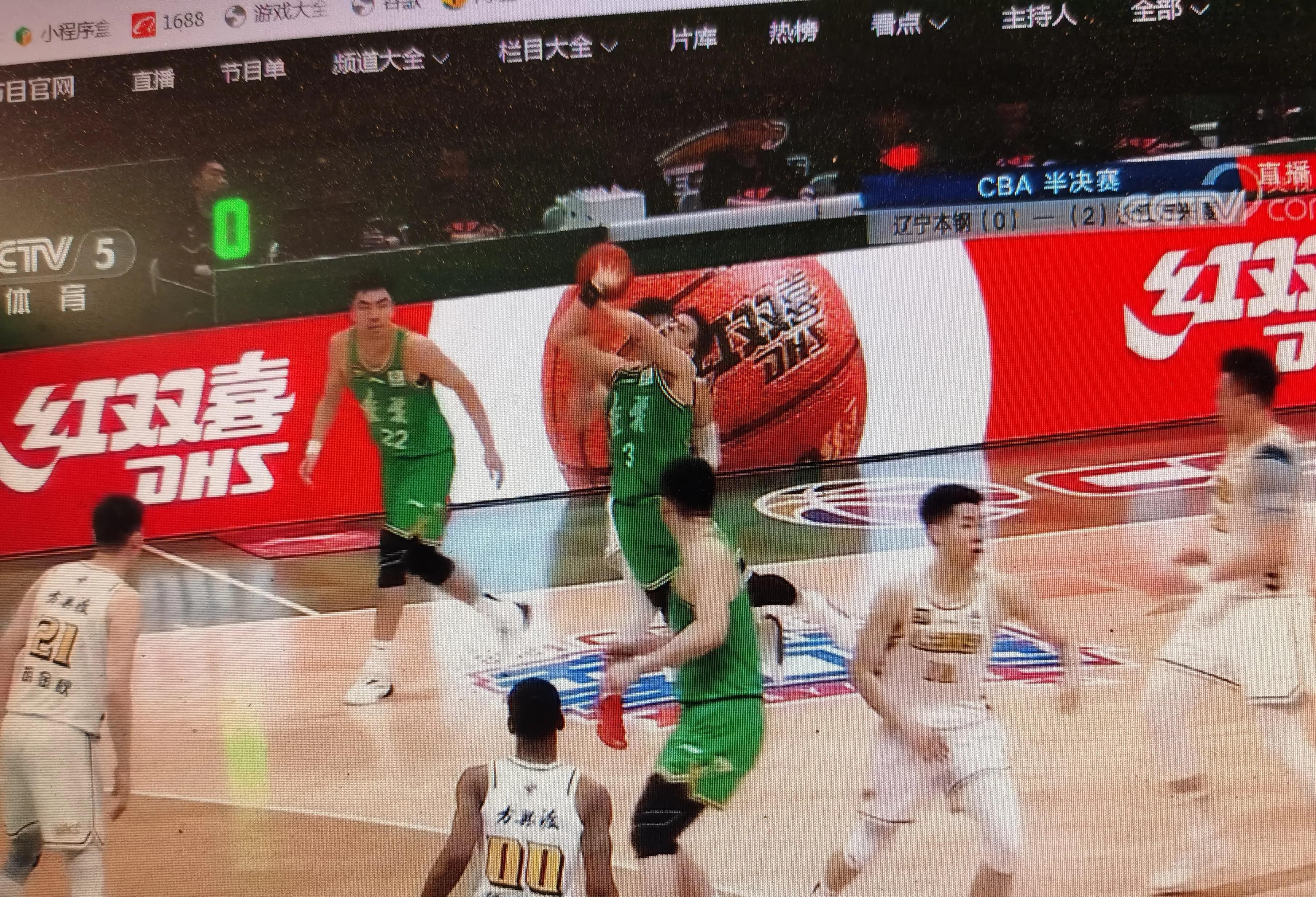 球队备战关键比赛，全队精神状态高涨